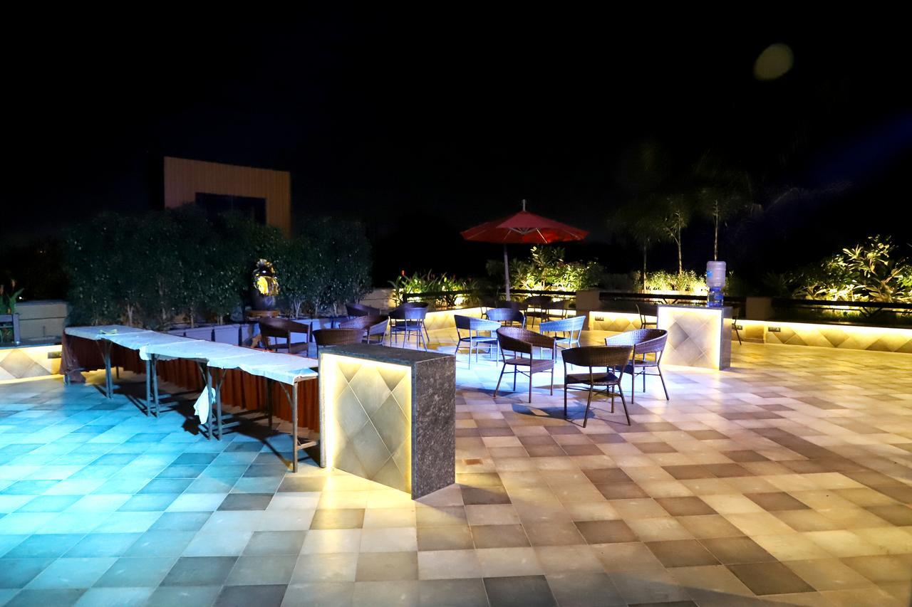 Hotel Reyansh Grand Boisar Екстер'єр фото