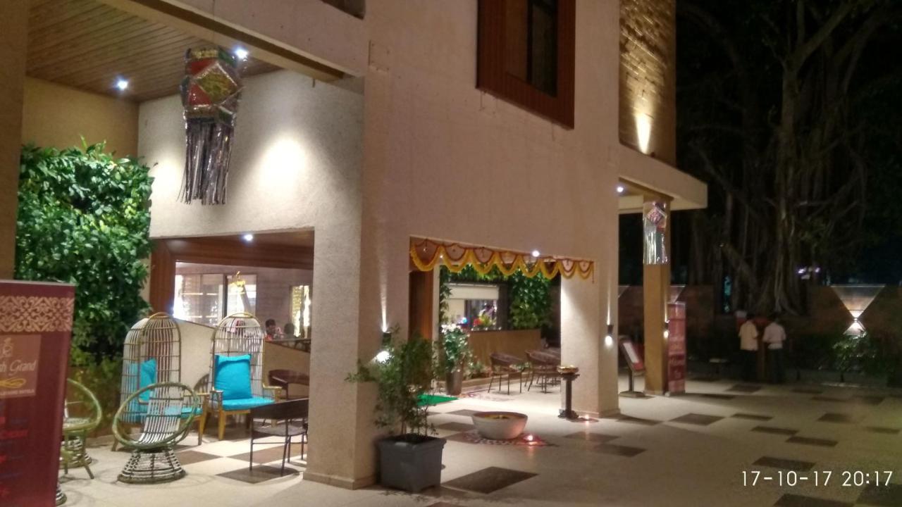 Hotel Reyansh Grand Boisar Екстер'єр фото