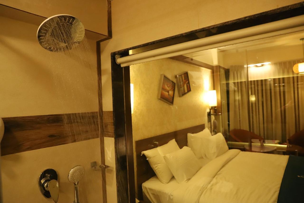 Hotel Reyansh Grand Boisar Екстер'єр фото